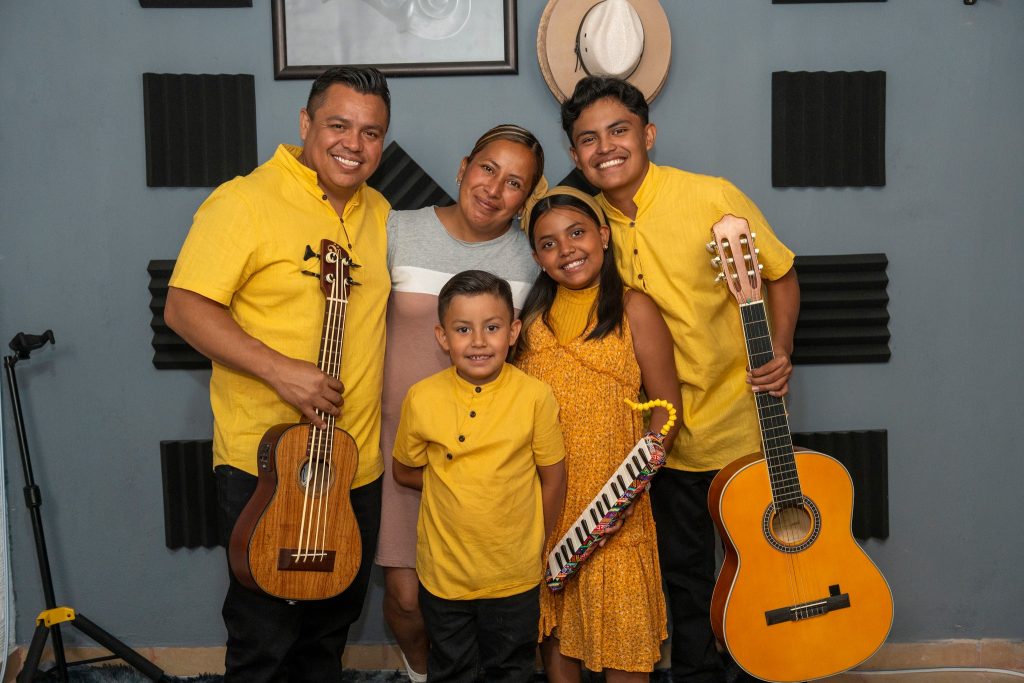 Mily Bros trae su vibrante energía al Festival Cervantino