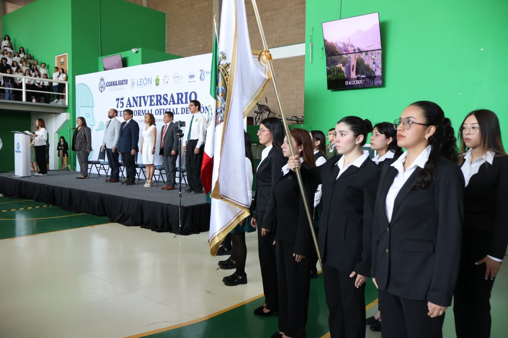 Escuela Normal Oficial de León 75 años