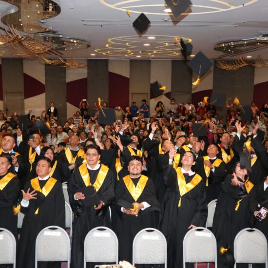 Universidad SABES egresa nuevos profesionistas Guanajuato