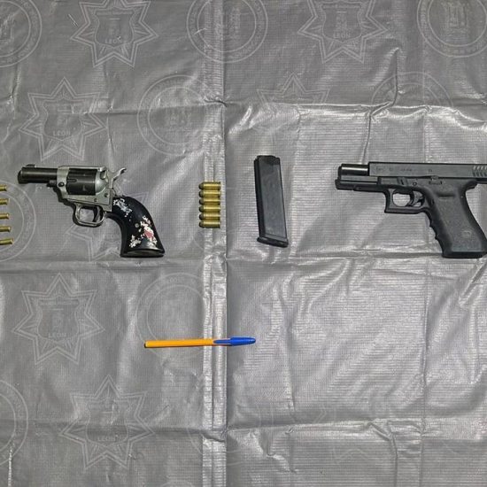 Policía Municipal detuvo a pareja con armas