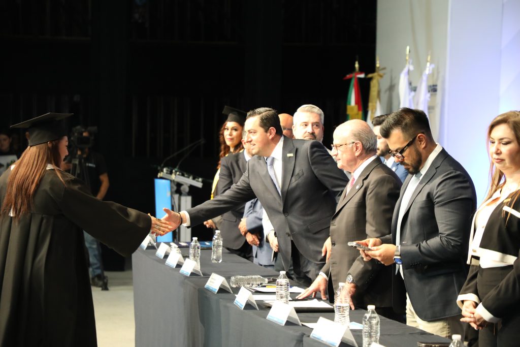 UVEG gradúa a más de 2,300 estudiantes